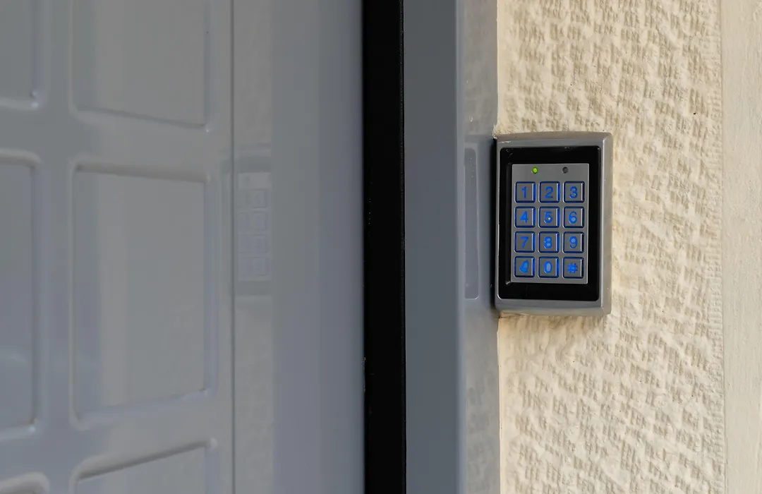 Alekos Apartments 2 Netflix, Self Check-In-1