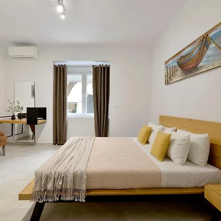Alekos Apartments 2 Netflix, Self Check-In-2
